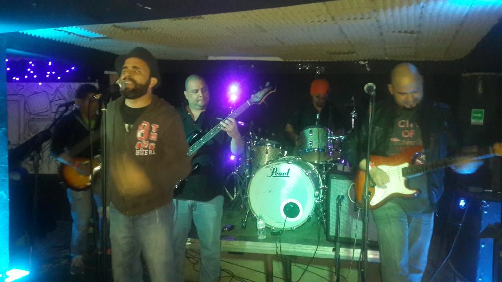 retorockpanama's tweet photo. @alexmarinpty y Los Urrigans en tarima de @onplogpanama en la gran final del #retorock2015 de @promusicpanama https://t.co/emMHhR7j9I