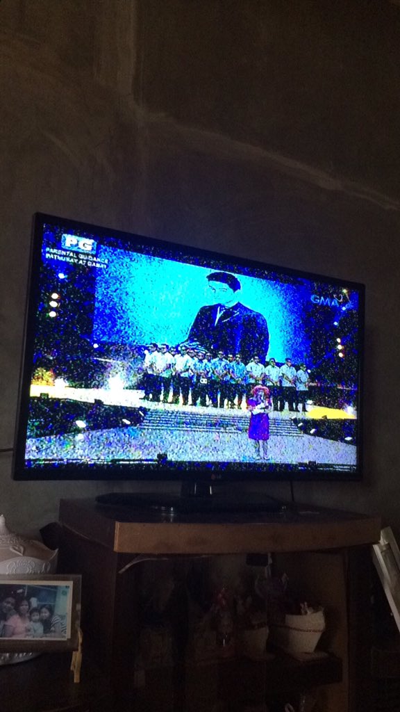 eypril026's tweet photo. Taray ni Lola Nidora. Daeng manliligaw. Haha! 
#teambahay 
#AldubEBTamangPanahon https://t.co/LPuk6p3xV2