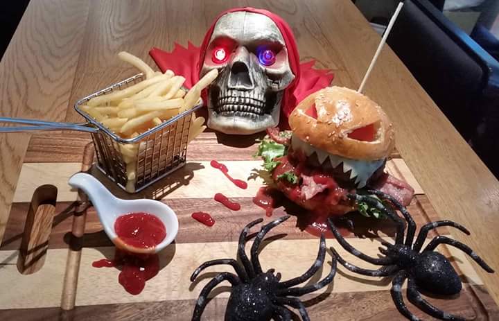 Getting ready for #Halloween at jones the grocer. #กิน24ชั่วโมง #bkkfatty