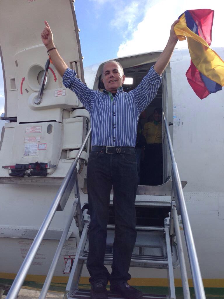 alexandrafranco's tweet photo. A Confesión de parte relevo de pruebas!   Libertad para todos los Presos Políticos!   https://t.co/cqzJTgghSZ https://t.co/XGFWVxZswQ
