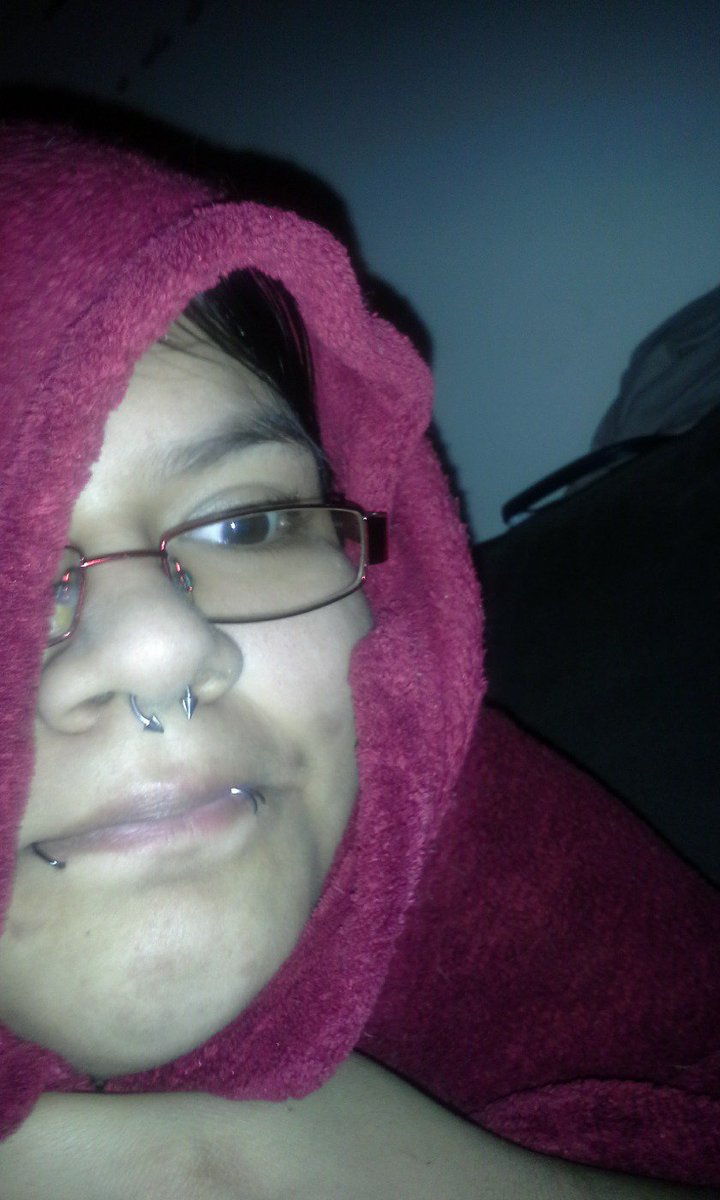 PartyFknPoison's tweet photo. How I'm watching the live stream tbh #astoriaparty #astoriapartycontest https://t.co/8e77RBwoJT