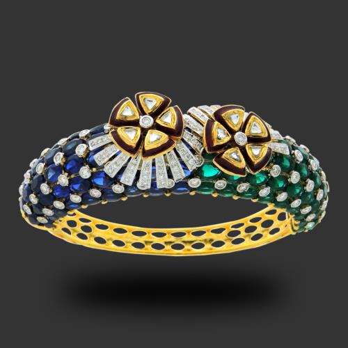 charu_jewels's tweet photo. #royalreflection #sterling #GoldWristlet Blue &Green #colouredstones with #sparklingDiamonds https://t.co/oKKoe09mgU