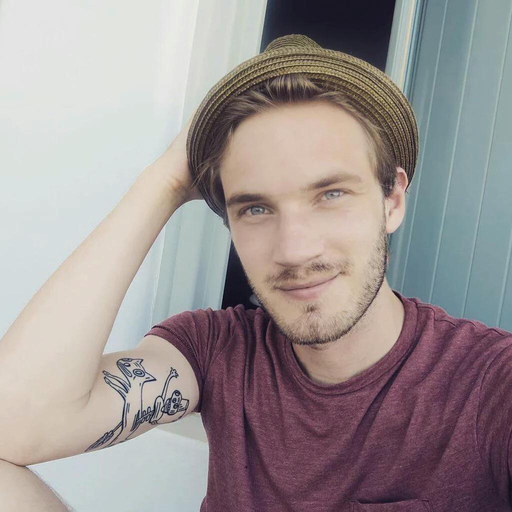  Happy Birthday Felix Kjellberg, from Russia :3
We love you 