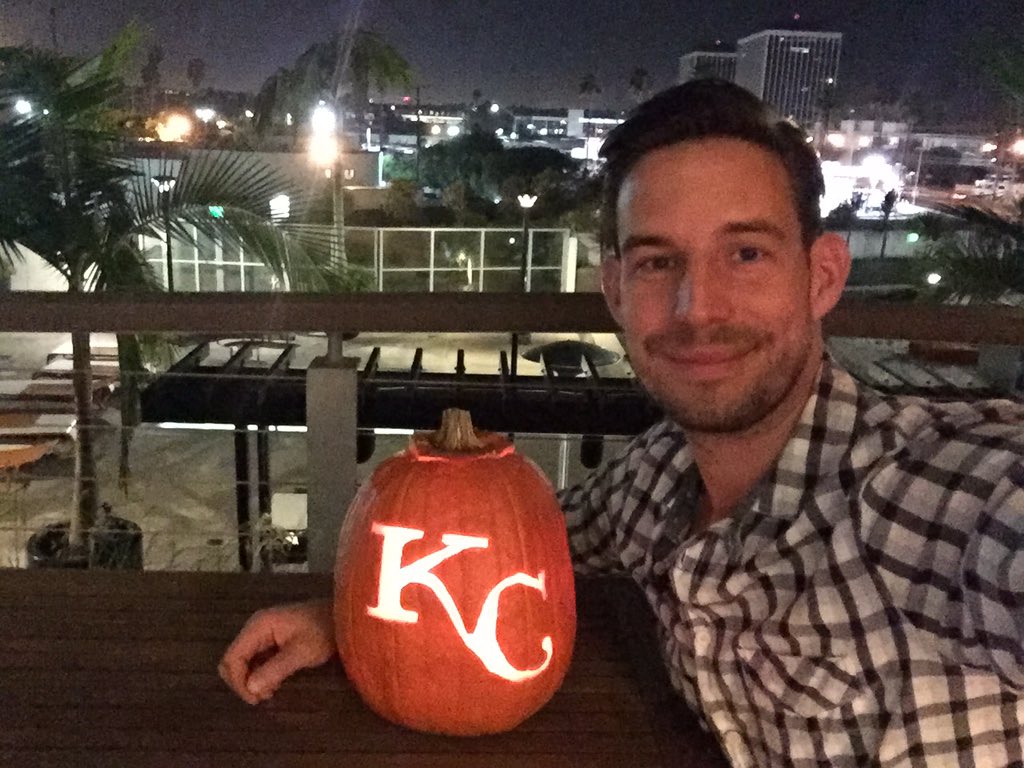 aaron007's tweet photo. So then we carved pumpkins. #ALCS2015 #BeRoyalKC #TakeTheCrown #WorldSeries https://t.co/yH3954pBw3