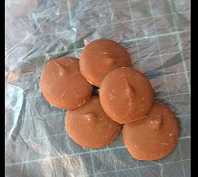 3Cbowen's tweet photo. Investigating changing matter. Changing chocolate from a solid to a liquid. #year3 https://t.co/Mq9o7wKoqT
