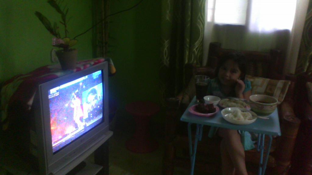nerakmanalili's tweet photo. Lunch time
With #ALDubEBTamangPanahon
#nocommercialbreak
#EatBulaga https://t.co/VIYPUXmXUA