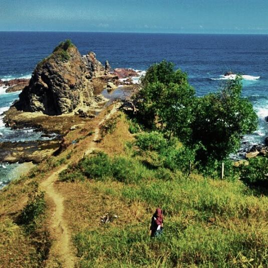 Pantai Watulumbung Gk Sewa Motor Jogja-Sewa Mobil-Tour Jogja
rentmotorjogja.com
#pantaiwatulumbung #wisatajogja