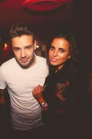 taegiless's tweet photo. THEYRE WILL ALWAYS BE MY PARENTS😭😘💚 #EMABiggestFans1D https://t.co/db39liRA8Q