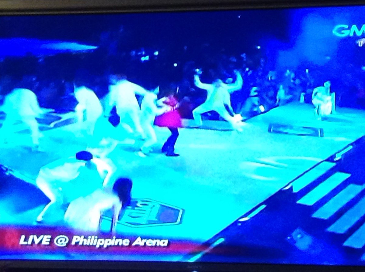 kologo's tweet photo. @EatBulaga @aldenrichards02 @mainedcm 
Teambahay watching #ALDubEBTamangPanahon https://t.co/NKH1E6UshA