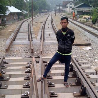 Kokarambia's tweet photo. RT: @MinangOfficial Reaktivasi jalur kereta api Naras Pariaman. (Foto: Railfans Drive 2 Sumbar) https://t.co/ptcrzBUDqk"