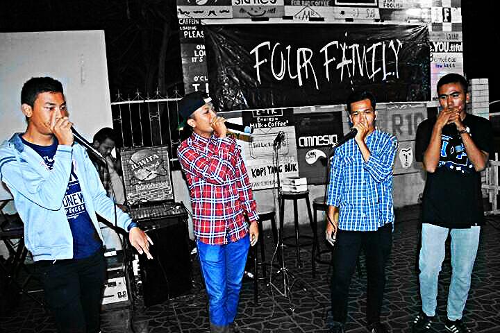 Ini nih keseruan kita pas lagi perform di acara fourfamily