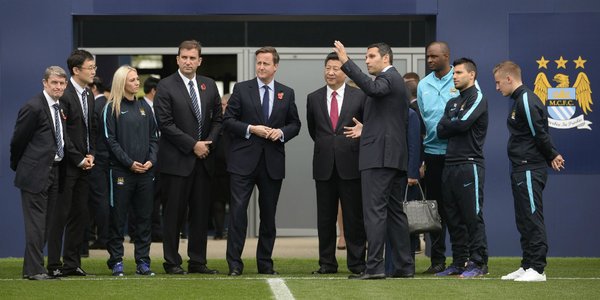 SJagnoor's tweet photo. Behind-the-scenes at President Xi Jinping and @David_Cameron's #CFAStateVisit. https://t.co/wSMcuNfl37
