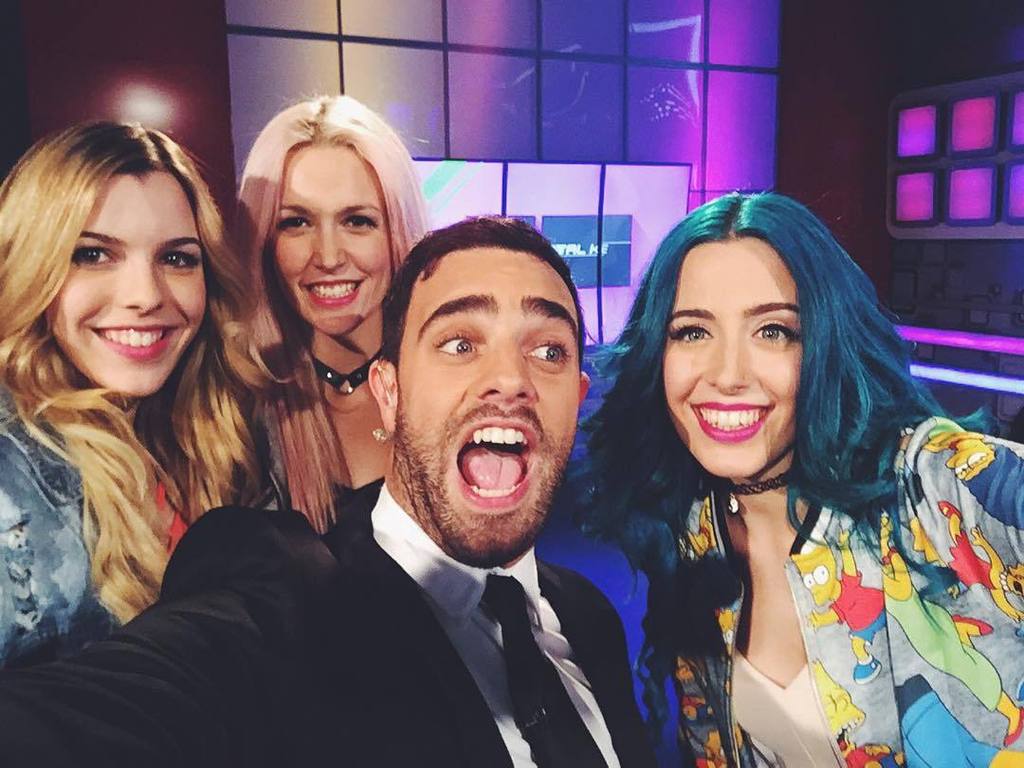 Poggi's tweet photo. Gracias @SWTCalifornia por venir a #stalkers - sos unas potras! ‼️❤️🇪🇸🐴🐴 https://t.co/z91aCpjwEG https://t.co/YXU2hCTDYG