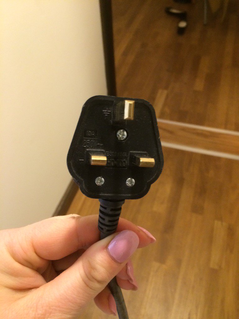 VB_PrimaryLang's tweet photo. @eTwinning_Ita this is why that wasn't immediately clear 😆#interculturalunderstanding #squareplug #eTconf15 https://t.co/tlppJHRSyY