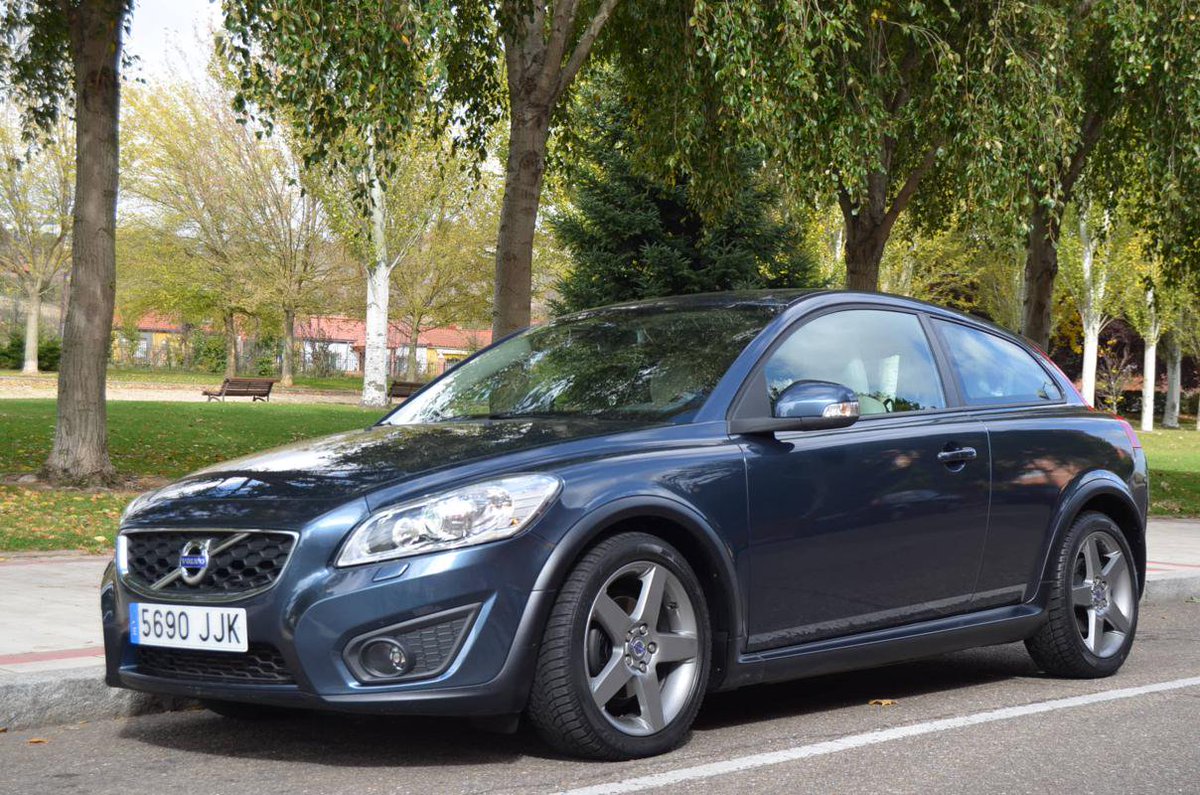 Pecioso #volvo C-30 1.6 d con piel navegación y xenon. Año 2011- 79.000 kms. Bajo consumo bit.ly/1i2WPo3
