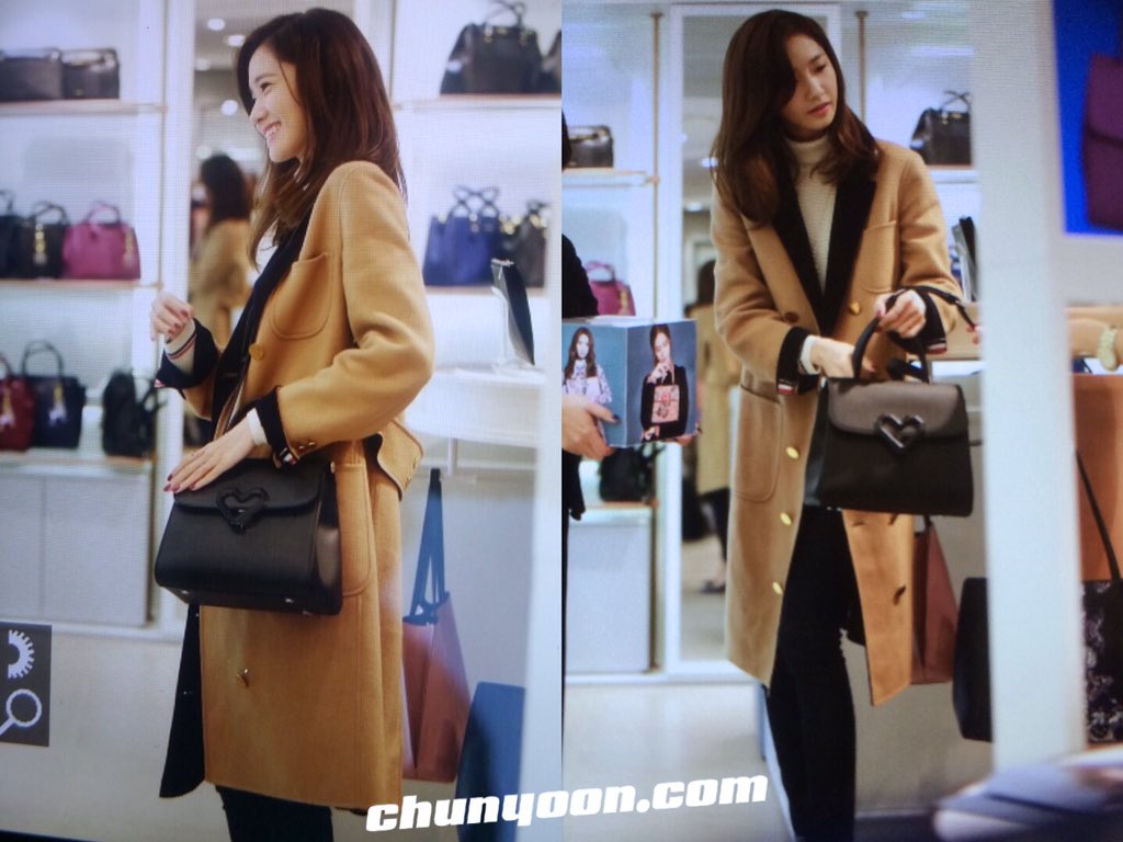 [PIC][24-10-2015]YoonA tham dự buổi fansign cho thương hiệu "LOVCAT" vào chiều nay - Page 6 CSE53cIUAAAD_T8