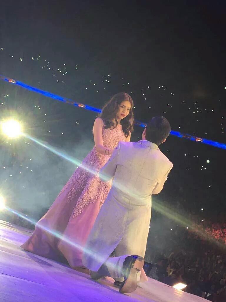 somethingtodo4u's tweet photo. Eto nagpakilig sakin ng Sobra! Di ko kaya! Kasalan na ang Kasunod! @mainedcm @aldenrichards02

#ALDubEBTamangPanahon https://t.co/soOFHCa2kJ