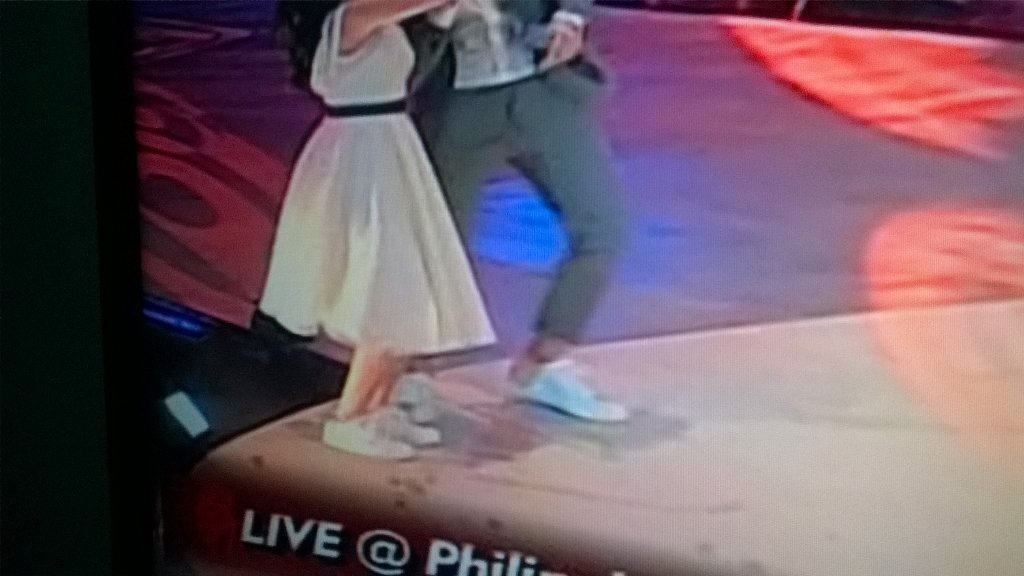 roedumandan's tweet photo. #AlDubEBTamangPanahon ang sapatos https://t.co/JUmbDGrV4y