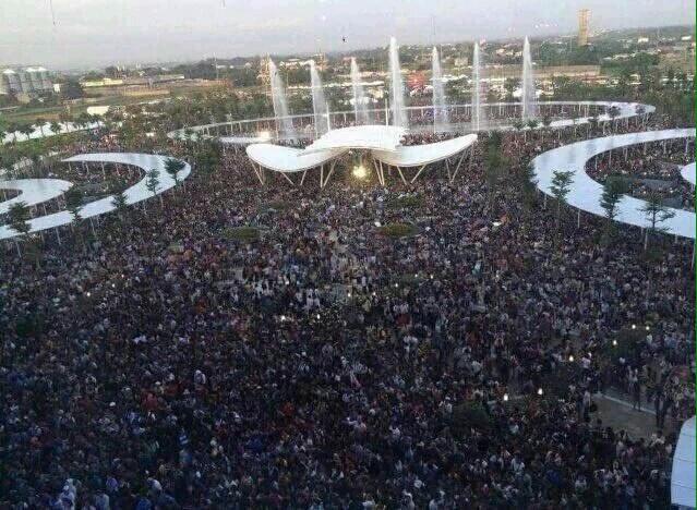 PBAliveonTV5's tweet photo. Wow! Is this even real? #ALDubEBTamangPanahon 

PS. Eat Bulaga will have no commercial break today https://t.co/S2Jbnbg1yE