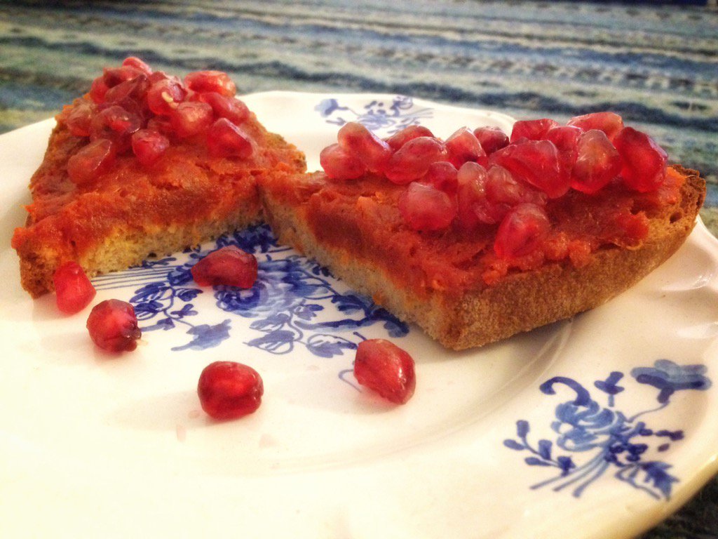 Sobrassada vella amb magrana, a l'estil de <a href="/AndreuManresa/">Andreu Manresa</a>