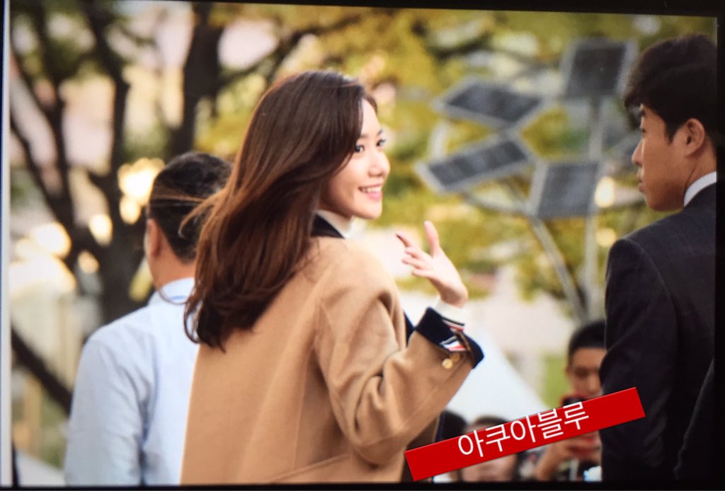 [PIC][24-10-2015]YoonA tham dự buổi fansign cho thương hiệu "LOVCAT" vào chiều nay - Page 5 CSEL1-uUwAAx_JZ