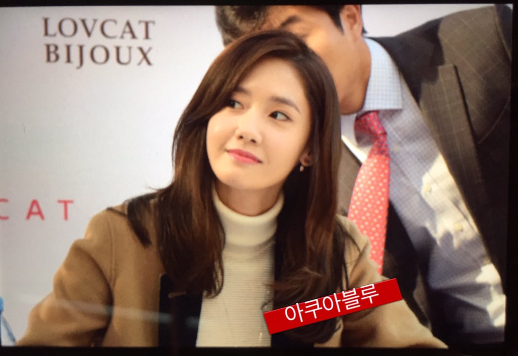 [PIC][24-10-2015]YoonA tham dự buổi fansign cho thương hiệu "LOVCAT" vào chiều nay - Page 2 CSEL2ALVAAA51n3