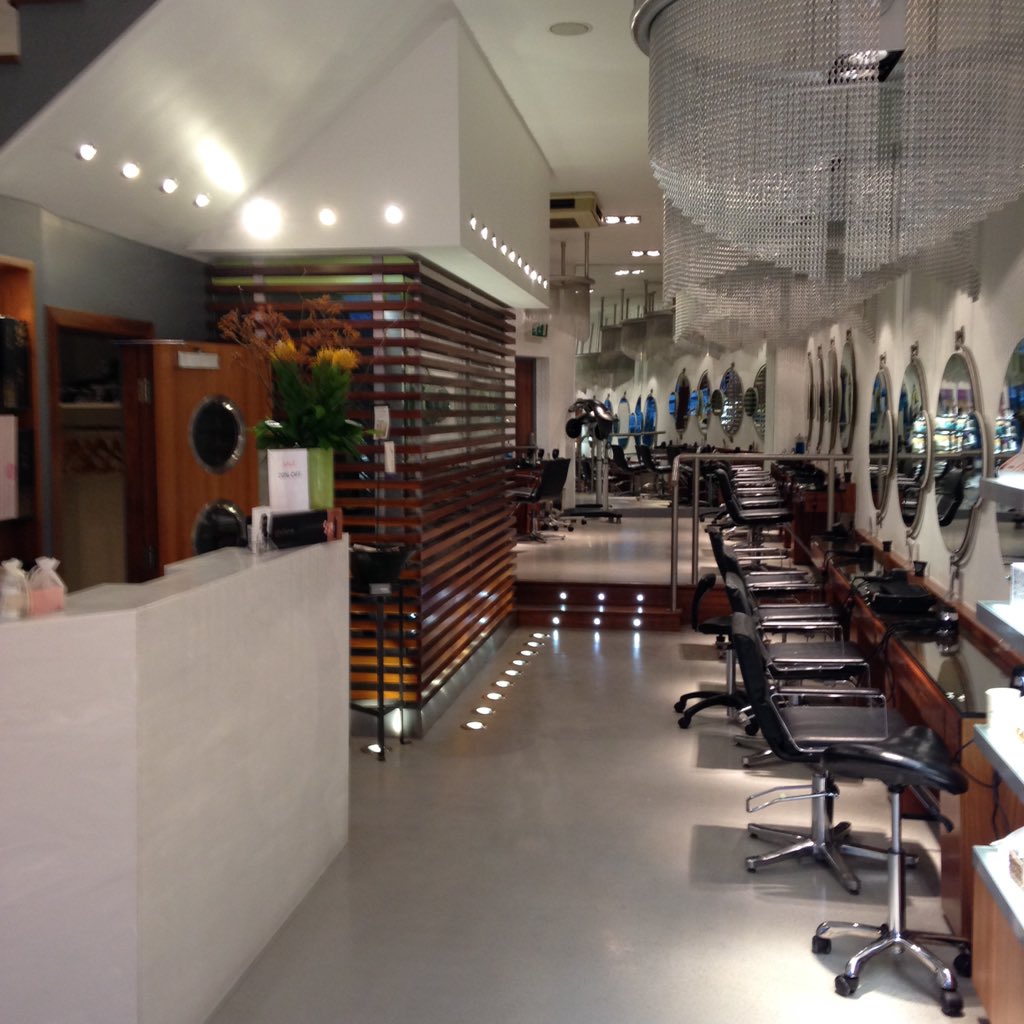 Ready for a busy day in our Barnsley salon ✂️✂️✂️<a href="/robertjeaton/">Robert Eaton</a> <a href="/RussellEaton_/">Russell Eaton</a>