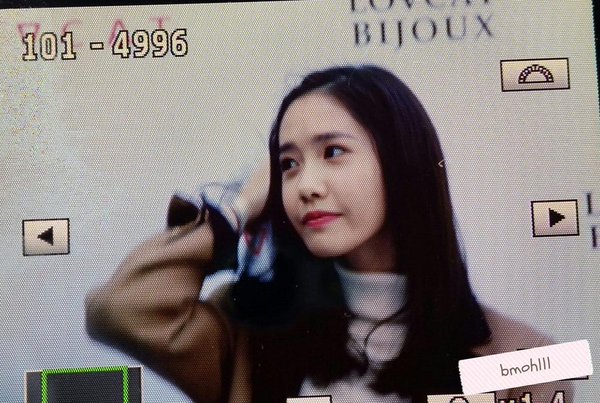 [PIC][24-10-2015]YoonA tham dự buổi fansign cho thương hiệu "LOVCAT" vào chiều nay - Page 3 CSEP0nTUwAEY98Z