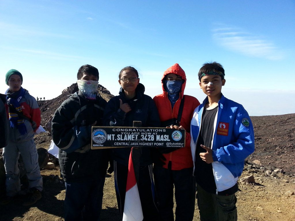 Assalamualaikum, udah lama nih kita engga nongol .Oiya kemaren anggota pualam baru saja menaikin gunung slamet loh 😊