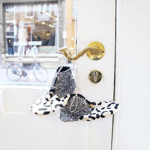annielmoda's tweet photo. || the bicolor soft shoes ||

#anniel #annielshop #fw15 #soft #softshoes #leopard #glitter #musthave #ouamsterdam https://t.co/p2EA07lknS