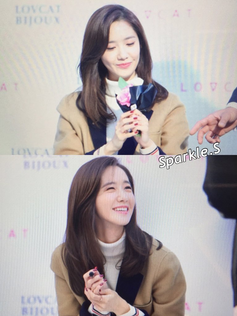 [PIC][24-10-2015]YoonA tham dự buổi fansign cho thương hiệu "LOVCAT" vào chiều nay - Page 2 CSERGBwVAAAOcQN