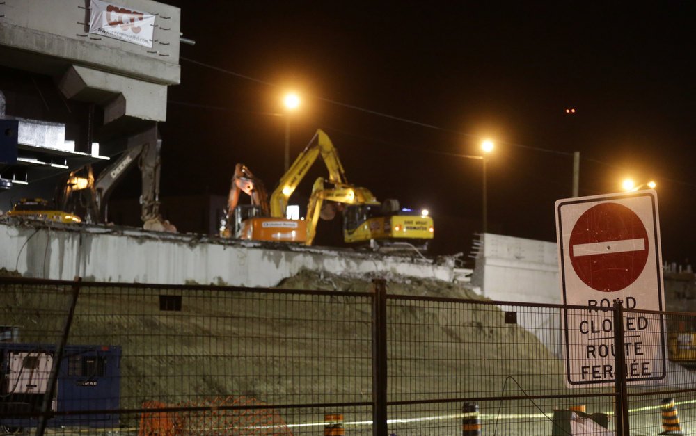 wildfiremike's tweet photo. PHOTOS: Qway/417 #RapidReplacement @ Kent St. this weekend. Re-opens 5am Mon. #ottnews #ottcity #otttraffic #Ontario https://t.co/X9a2RI8wCa