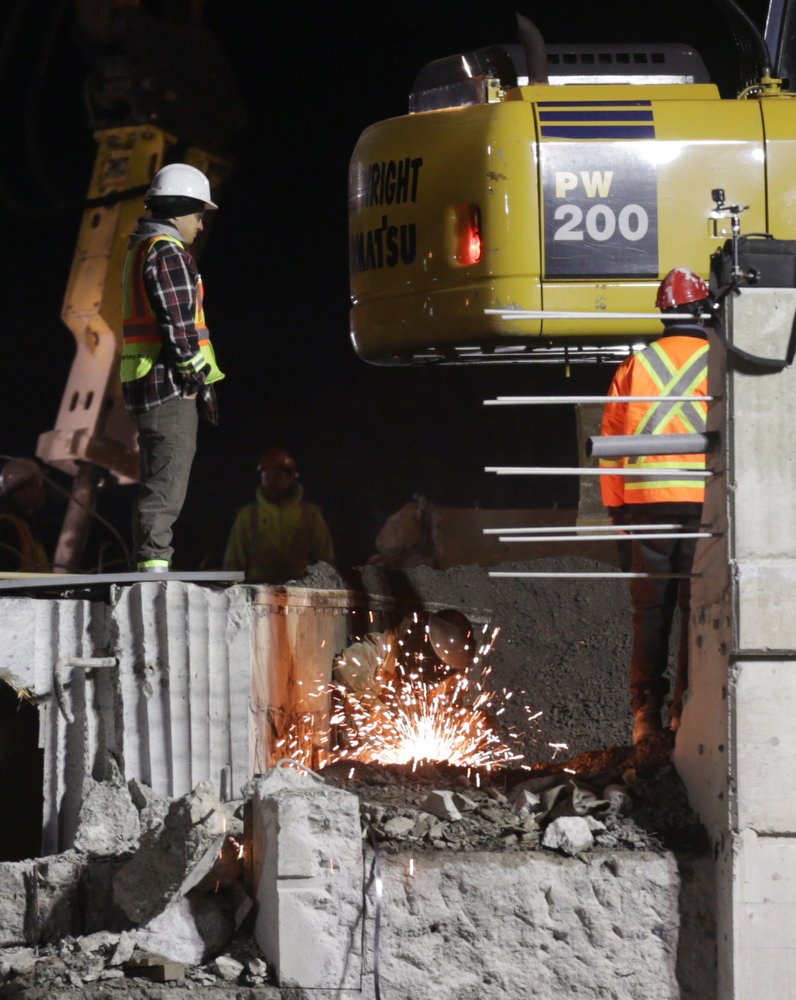 wildfiremike's tweet photo. PHOTOS: Qway/417 #RapidReplacement @ Kent St. this weekend. Re-opens 5am Mon. #ottnews #ottcity #otttraffic #Ontario https://t.co/X9a2RI8wCa