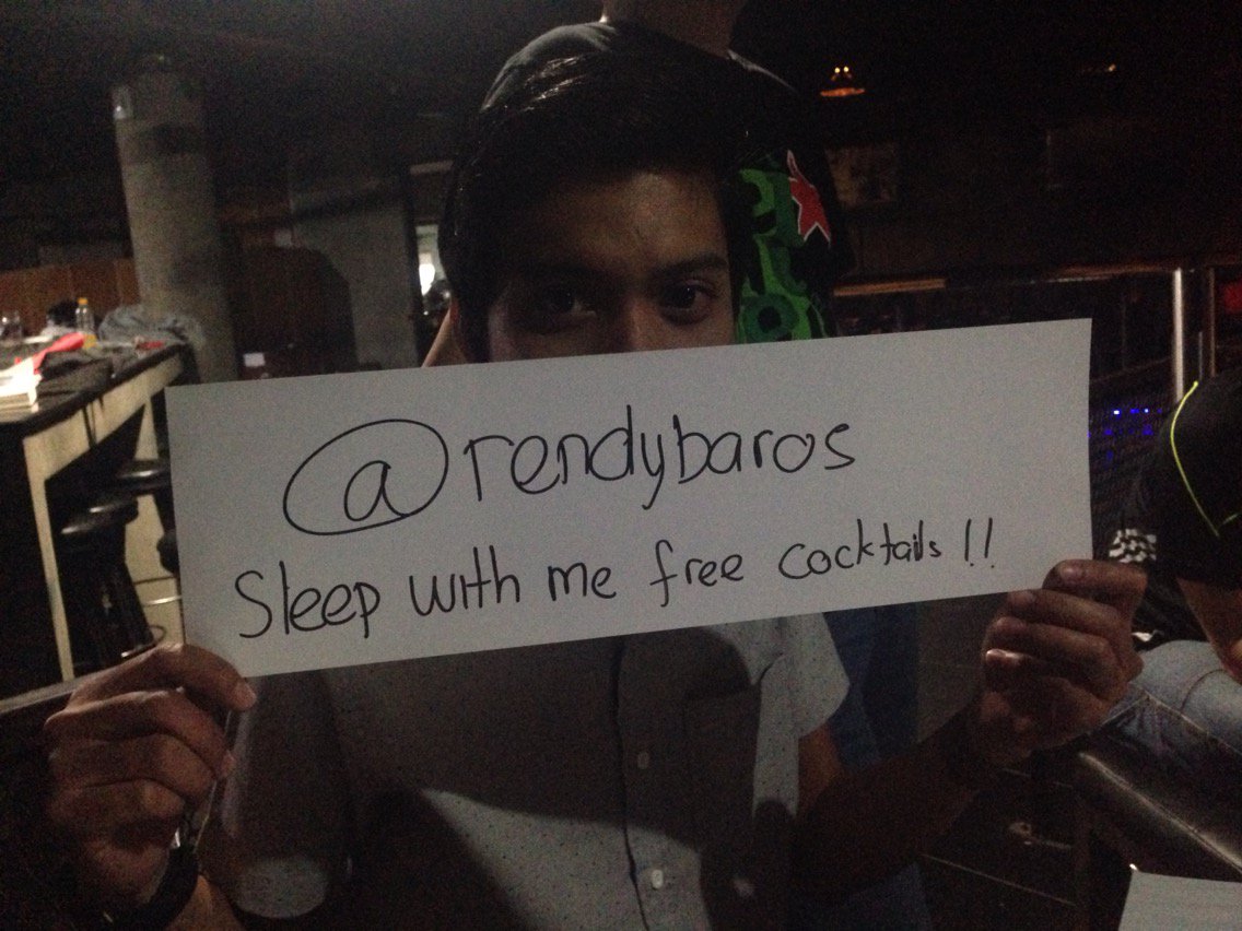 nickohugos's tweet photo. INTERACTIVE NIGHT @HugosMalang
Ayo yg mau free cocktail , follow yg d foto ya 😂 | @RendyBaros @rizalul_habib https://t.co/qFk1PHhwPZ