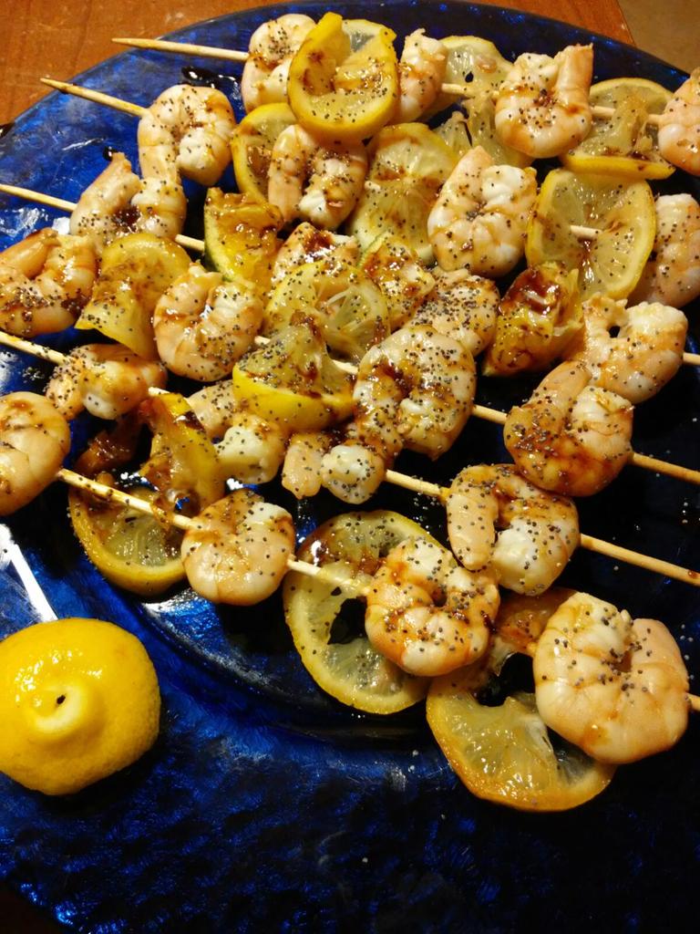 brusky_'s tweet photo. Spiedini mood #spiedini #mazzancolle #limone #miele #semidigirasole #foodporn #estateatavola https://t.co/9Avfbn5hRx