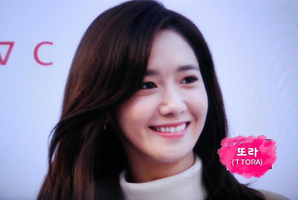 [PIC][24-10-2015]YoonA tham dự buổi fansign cho thương hiệu "LOVCAT" vào chiều nay - Page 4 CSEUP8JUsAEaSuZ