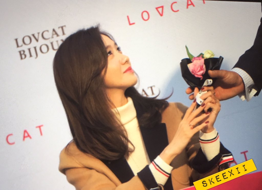 [PIC][24-10-2015]YoonA tham dự buổi fansign cho thương hiệu "LOVCAT" vào chiều nay - Page 2 CSEUSkEUYAQOtOQ