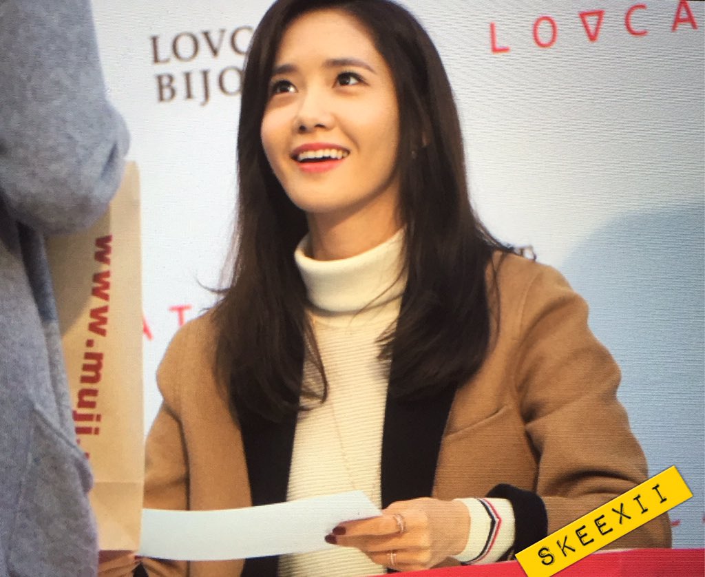 [PIC][24-10-2015]YoonA tham dự buổi fansign cho thương hiệu "LOVCAT" vào chiều nay - Page 2 CSEUSopUEAE1QYt