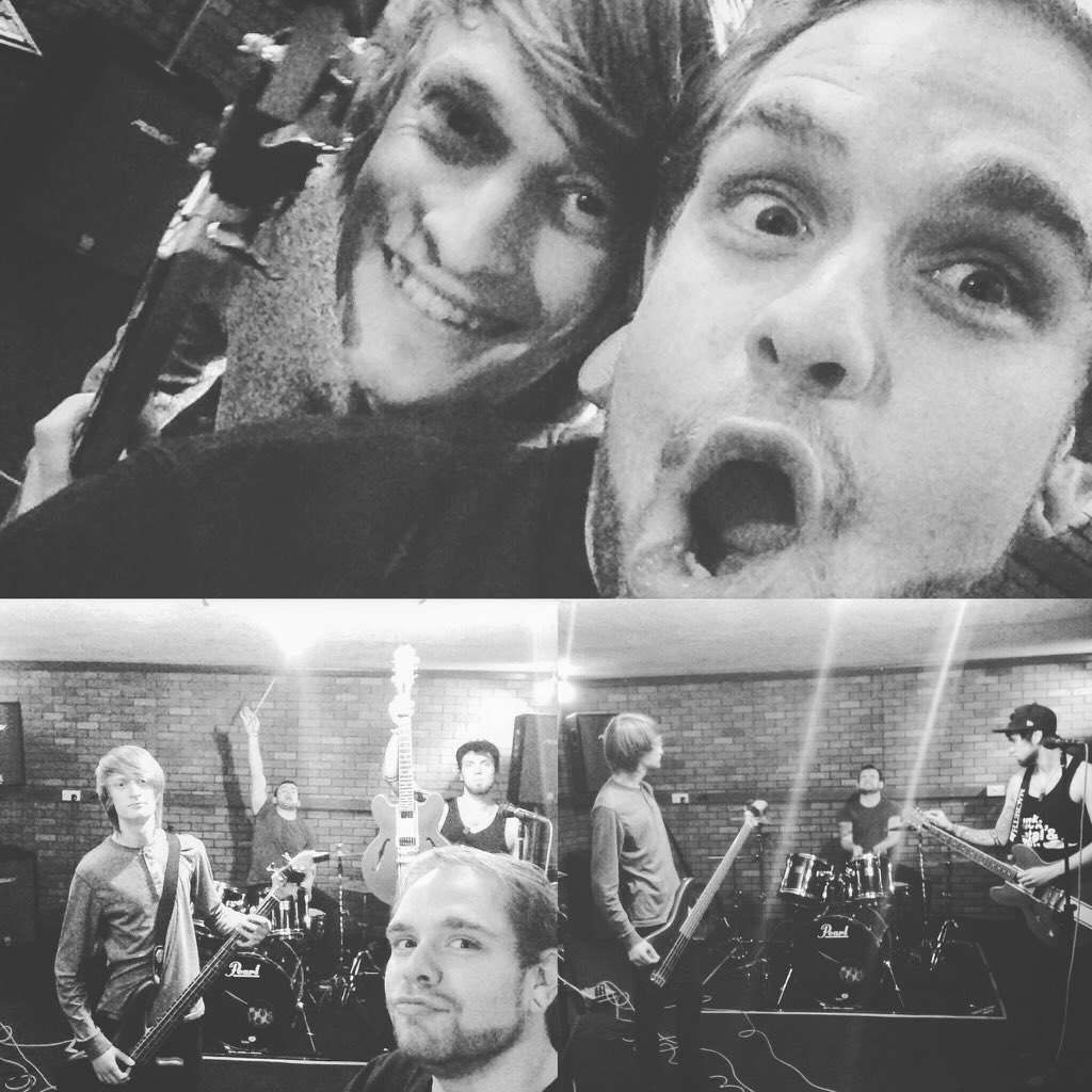 2days2late's tweet photo. Couple of snaps before the gig at the horn I'm St. Albans on the 24 :) https://t.co/YUvCCWHfaO