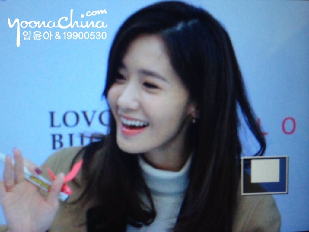 [PIC][24-10-2015]YoonA tham dự buổi fansign cho thương hiệu "LOVCAT" vào chiều nay - Page 6 CSEViRZUEAAPwOz