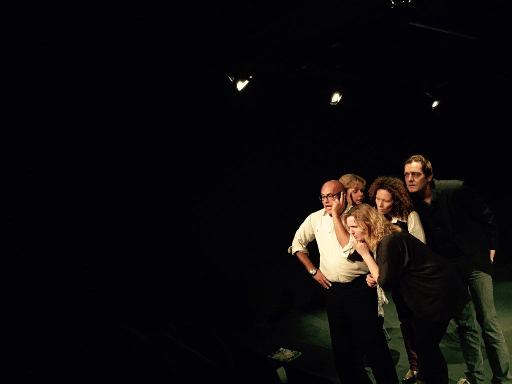 Gisteravond een succesvolle première gehad van #Expats. Heel trots op mijn spelers #VrijTheater.