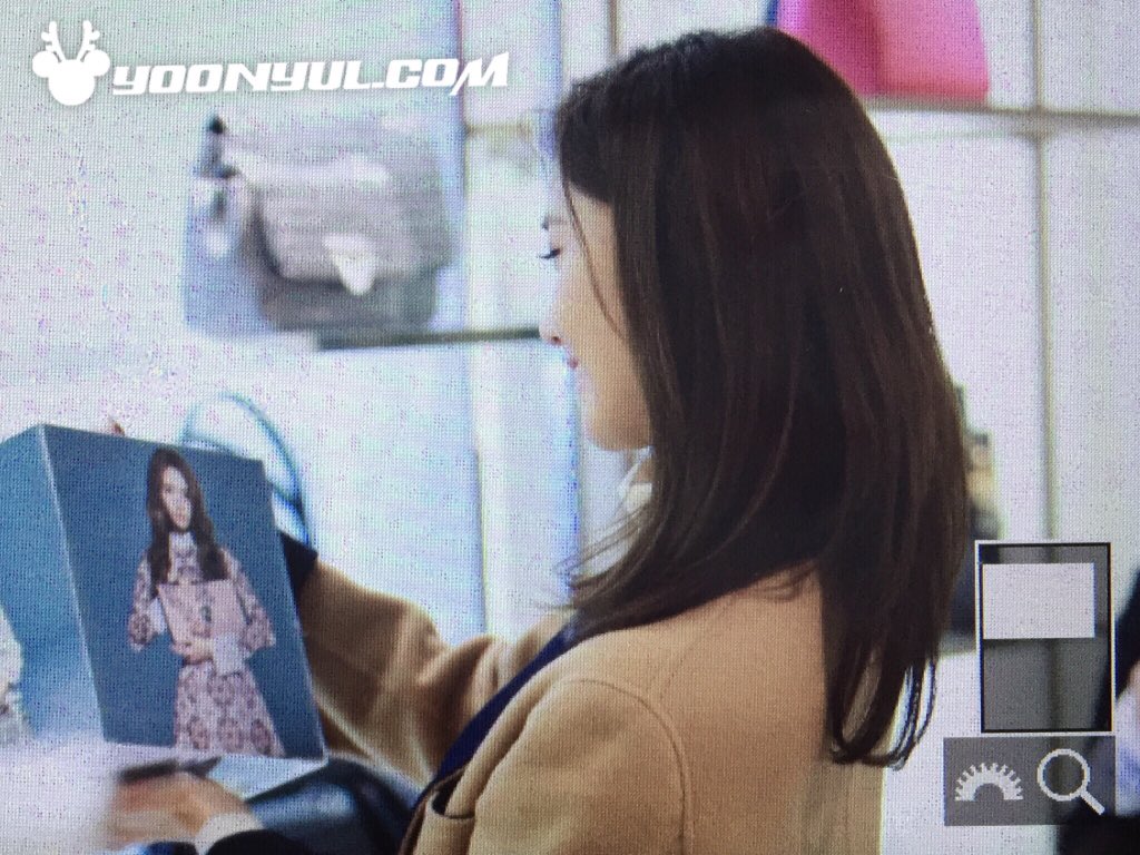 [PIC][24-10-2015]YoonA tham dự buổi fansign cho thương hiệu "LOVCAT" vào chiều nay CSEWFfOUcAArDQq