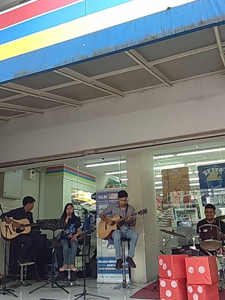 penampilan pertama ada <a href="/MIXS_offc/">MIXS</a> loooh di #MANIFESTASI2015 ayo guys gabung &amp;ramaikan! <a href="/infounikom/">IG : infounikom</a> <a href="/PersBirama/">Pers Birama Unikom</a>