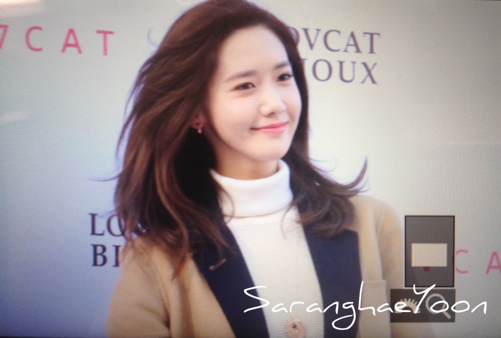 [PIC][24-10-2015]YoonA tham dự buổi fansign cho thương hiệu "LOVCAT" vào chiều nay - Page 3 CSEYY9GVEAAtqw2