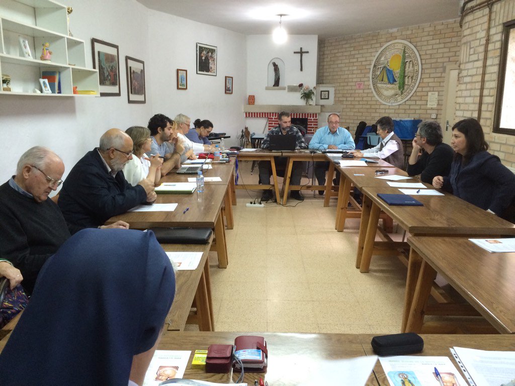 CSF_EMSILOS's tweet photo. Reunión del Pleno de Comprometidos de @CSF_EMSILOS . #EnComunion y #EnCamino para la #AnimacionMisionera 2015/2016 https://t.co/hzHrkYW6It