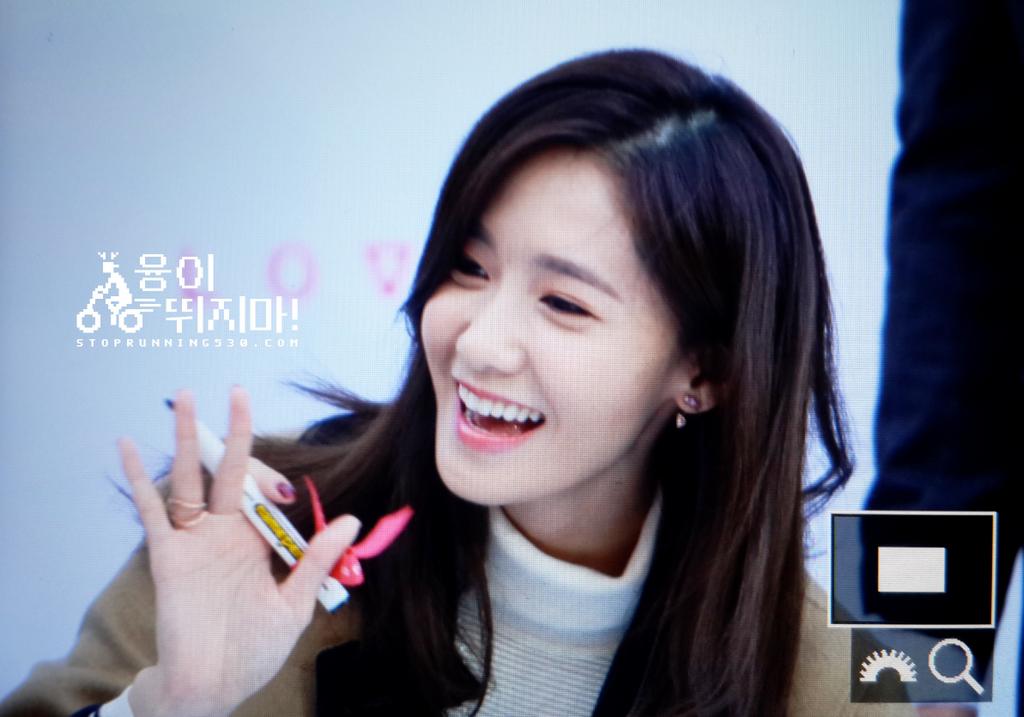 [PIC][24-10-2015]YoonA tham dự buổi fansign cho thương hiệu "LOVCAT" vào chiều nay - Page 2 CSEb3hIVEAAVsnK