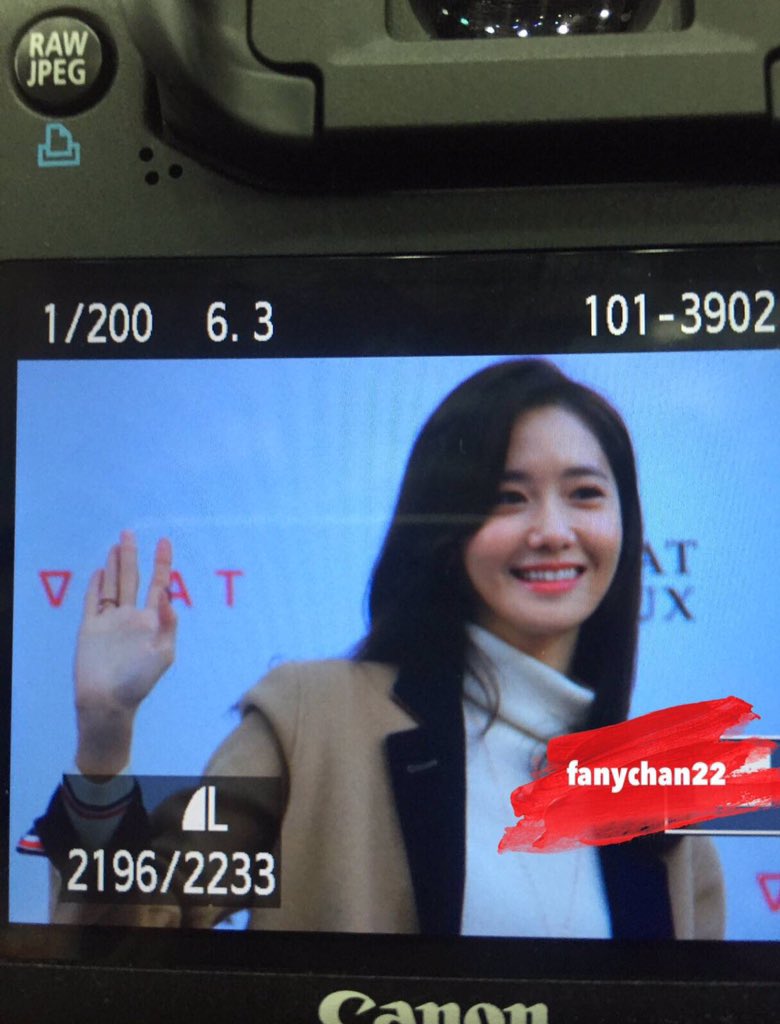 [PIC][24-10-2015]YoonA tham dự buổi fansign cho thương hiệu "LOVCAT" vào chiều nay - Page 2 CSEbp8wUkAAQDyC