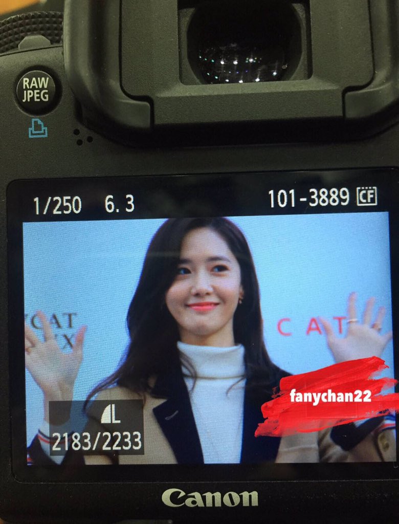 [PIC][24-10-2015]YoonA tham dự buổi fansign cho thương hiệu "LOVCAT" vào chiều nay - Page 5 CSEbuuXUsAA44HV