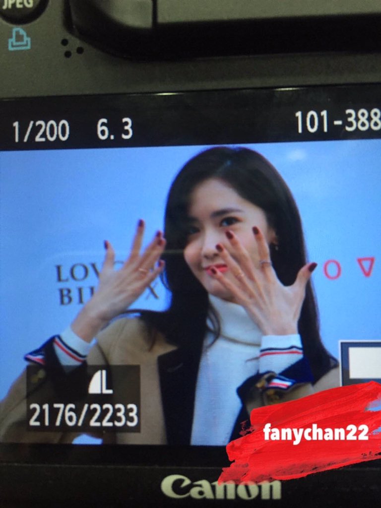 [PIC][24-10-2015]YoonA tham dự buổi fansign cho thương hiệu "LOVCAT" vào chiều nay - Page 5 CSEbuvdUYAAkQJ5