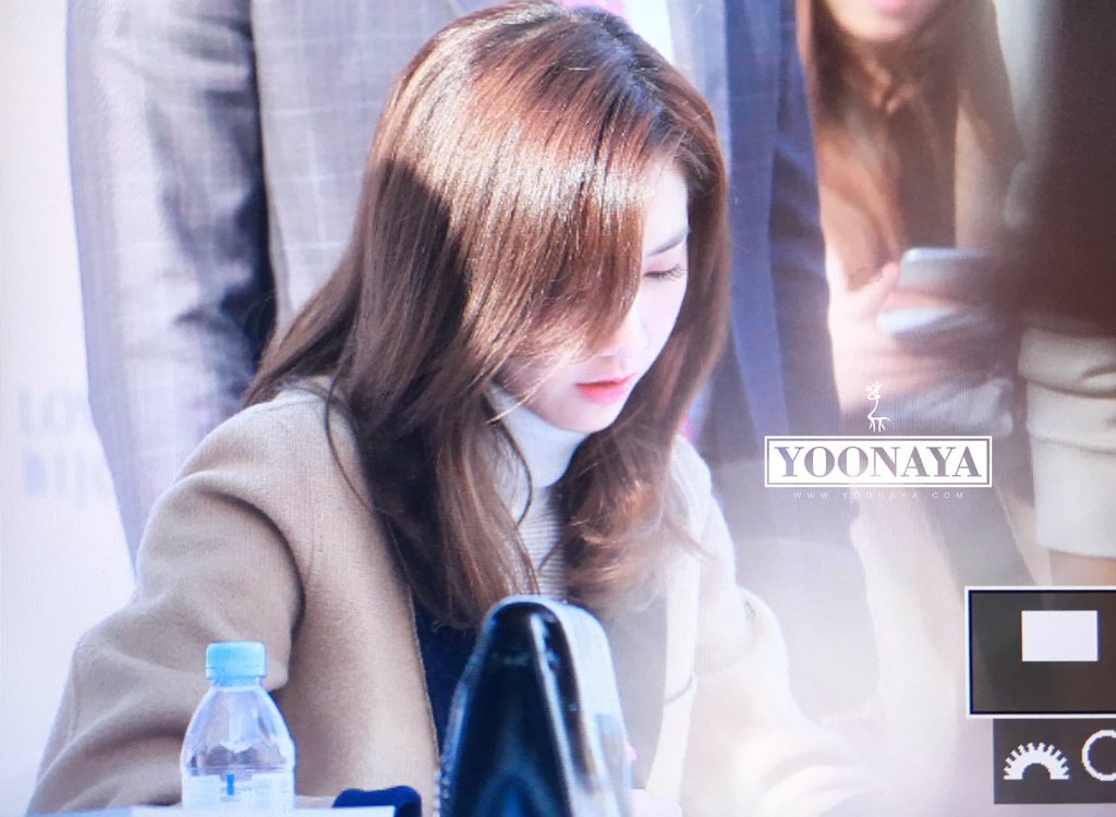 [PIC][24-10-2015]YoonA tham dự buổi fansign cho thương hiệu "LOVCAT" vào chiều nay - Page 3 CSEczDBVAAAxbLB